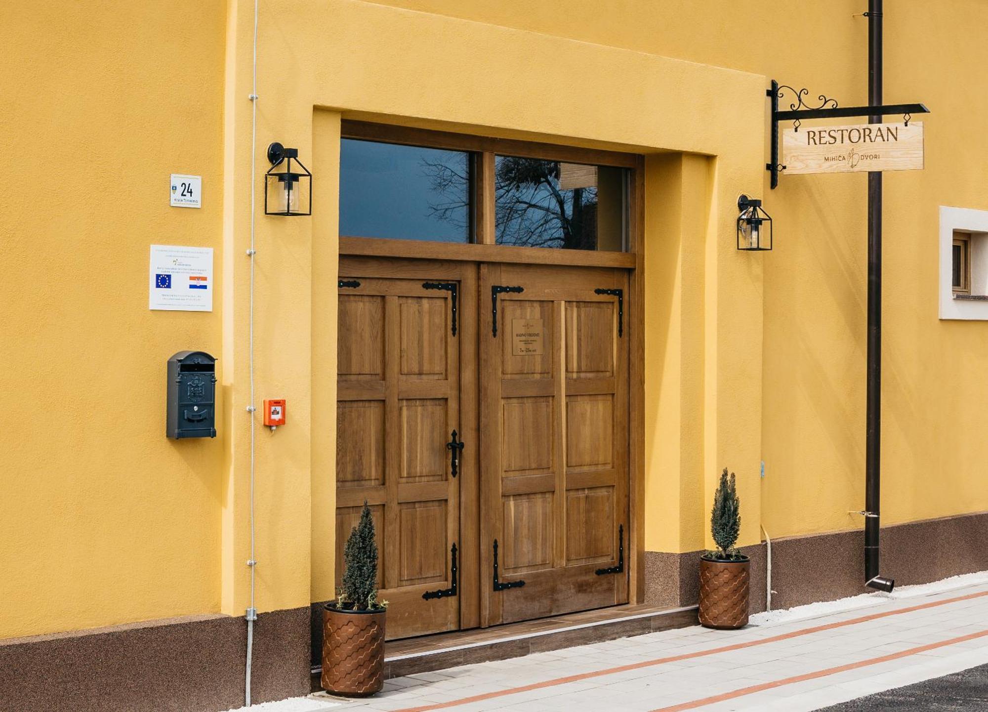 Hotel Pansion Mihica Dvori Babina Greda Exterior foto