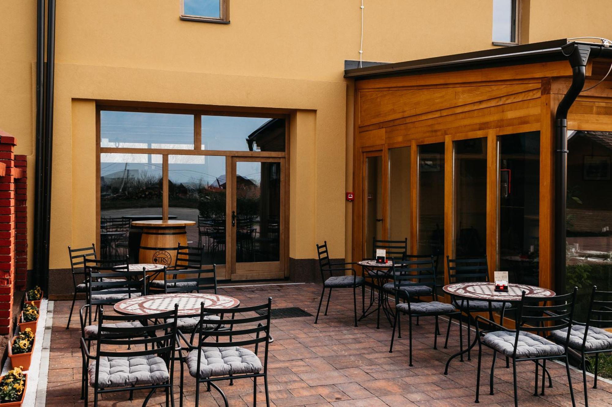 Hotel Pansion Mihica Dvori Babina Greda Exterior foto