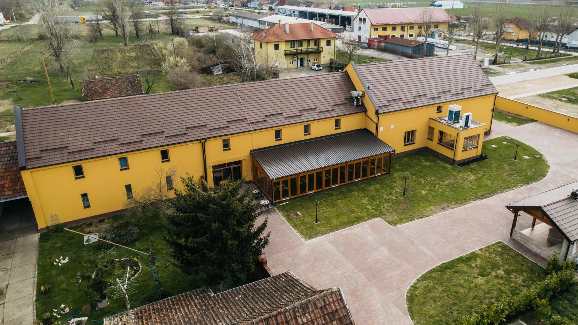 Hotel Pansion Mihica Dvori Babina Greda Exterior foto