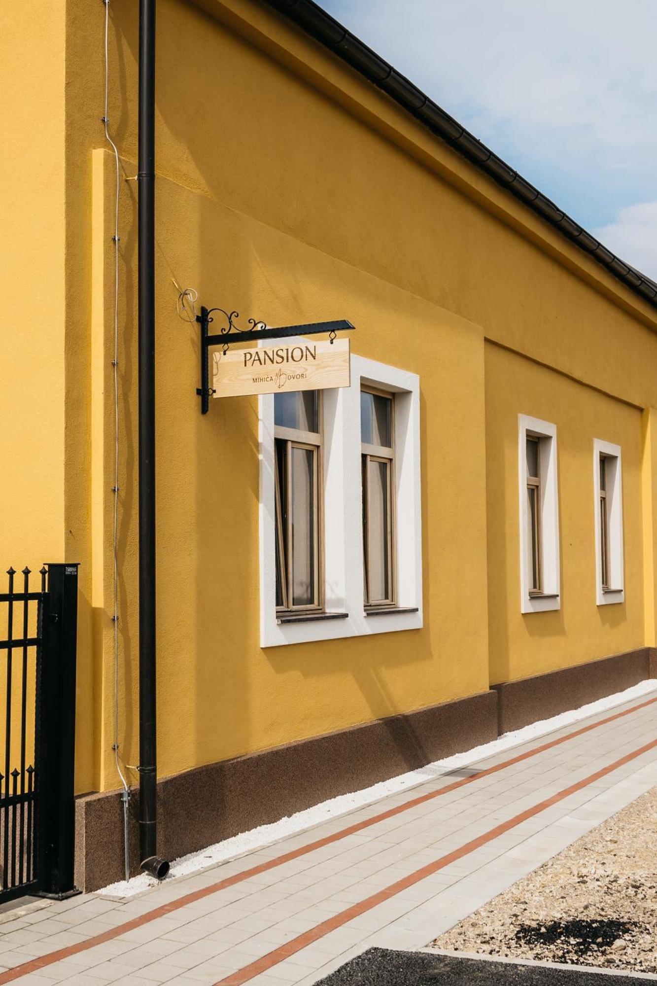 Hotel Pansion Mihica Dvori Babina Greda Exterior foto